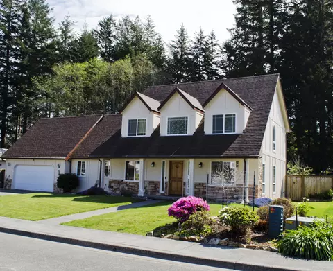 970 Helen Ln, Brookings, OR 97415