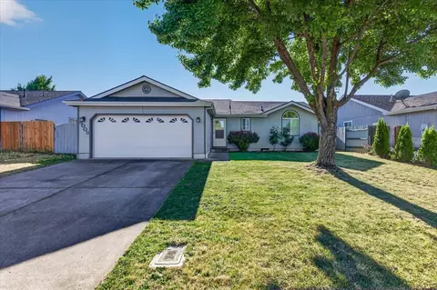 8008 Thunderhead Ave, White City, OR 97503