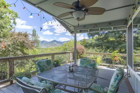 178 Bluebell Ln, Grants Pass, OR 97527