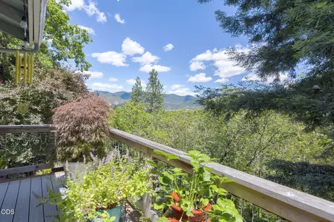 178 Bluebell Ln, Grants Pass, OR 97527