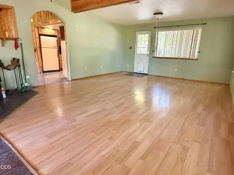 Living - 16025 Strawn Rd, La Pine, OR 97739 photo 5 of 8