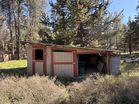 Exterior - 16025 Strawn Rd, La Pine, OR 97739 photo 18 of 22