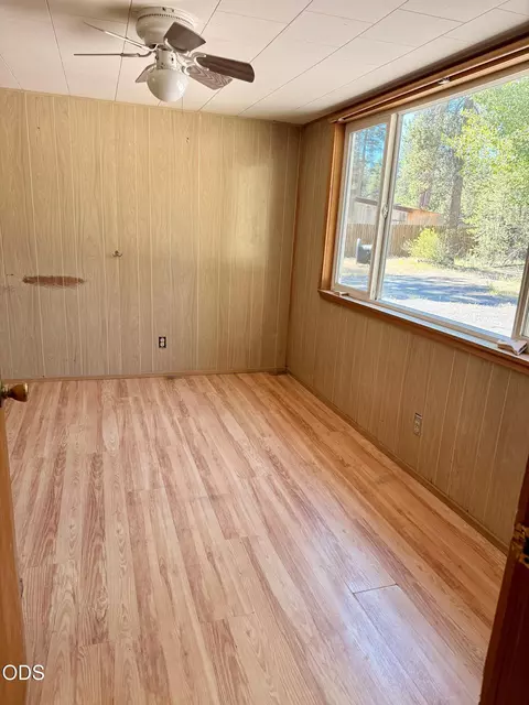 Bedroom - 16025 Strawn Rd, La Pine, OR 97739 photo 7 of 8