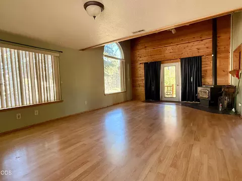 Living - 16025 Strawn Rd, La Pine, OR 97739 photo 1 of 8