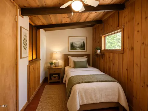 Bedroom - 16025 Strawn Rd, La Pine, OR 97739 photo 2 of 8