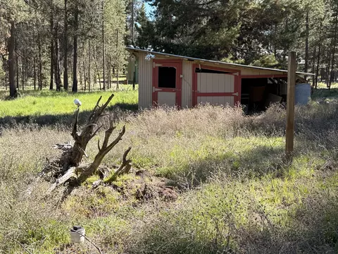 Exterior - 16025 Strawn Rd, La Pine, OR 97739 photo 17 of 22
