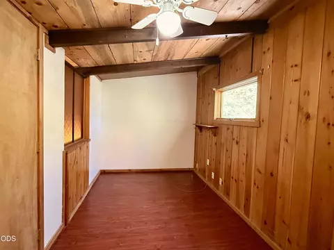 Bedroom - 16025 Strawn Rd, La Pine, OR 97739 photo 1 of 8