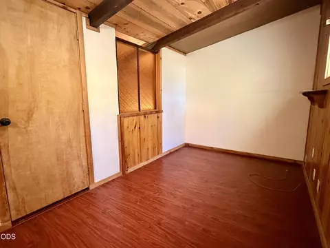 Bedroom - 16025 Strawn Rd, La Pine, OR 97739 photo 1 of 5