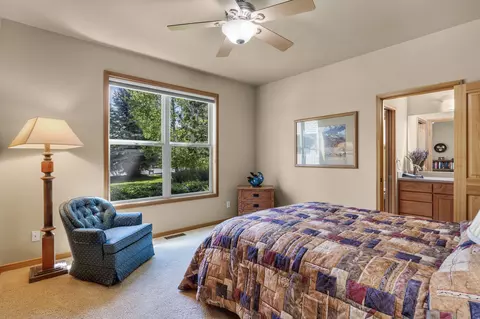 Bedroom - 19574 Green Lakes Loop, Bend, OR 97702 photo 4 of 4