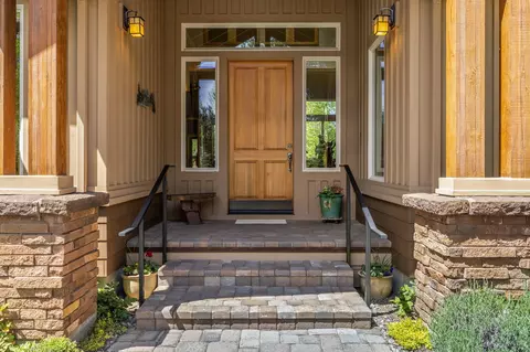 Entry Way - 19574 Green Lakes Loop, Bend, OR 97702 photo 1 of 2