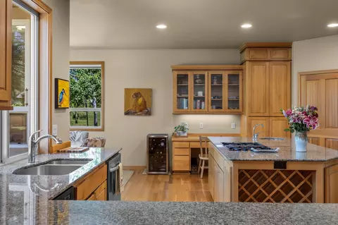 Kitchen - 19574 Green Lakes Loop, Bend, OR 97702 photo 4 of 4