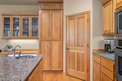 Kitchen - 19574 Green Lakes Loop, Bend, OR 97702 photo 3 of 4