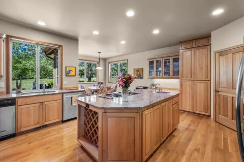 Kitchen - 19574 Green Lakes Loop, Bend, OR 97702 photo 2 of 4