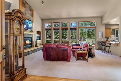 Entry Way - 19574 Green Lakes Loop, Bend, OR 97702 photo 2 of 2