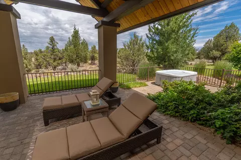 Exterior - 20450 Arrowhead Dr, Bend, OR 97703 photo 8 of 20