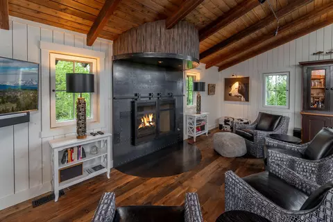 Living - 20450 Arrowhead Dr, Bend, OR 97703 photo 6 of 6