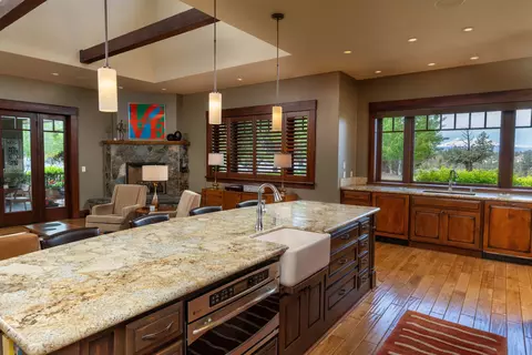 Kitchen - 20450 Arrowhead Dr, Bend, OR 97703 photo 3 of 7
