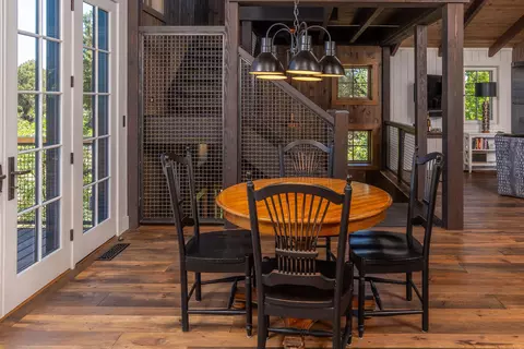 Dining - 20450 Arrowhead Dr, Bend, OR 97703 photo 4 of 5