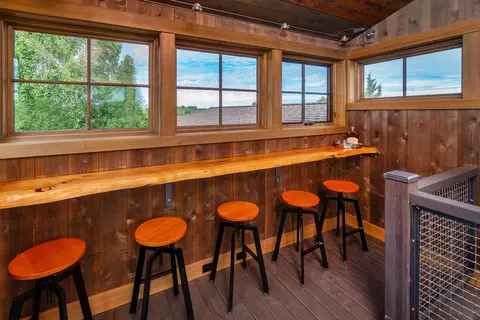 Dining - 20450 Arrowhead Dr, Bend, OR 97703 photo 5 of 5