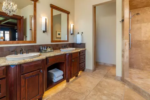 Bath - 20450 Arrowhead Dr, Bend, OR 97703 photo 3 of 9