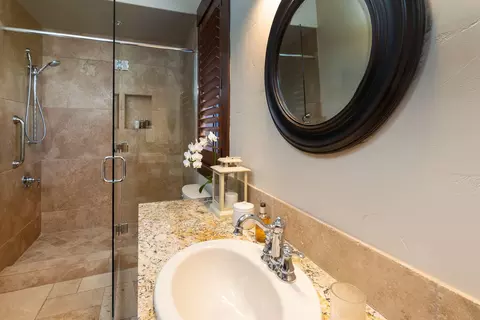 Bath - 20450 Arrowhead Dr, Bend, OR 97703 photo 6 of 9