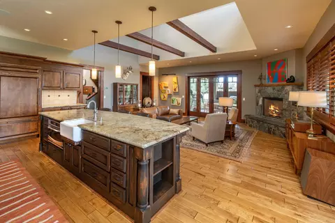 Kitchen - 20450 Arrowhead Dr, Bend, OR 97703 photo 5 of 7