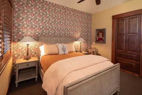 Bedroom - 20450 Arrowhead Dr, Bend, OR 97703 photo 4 of 9