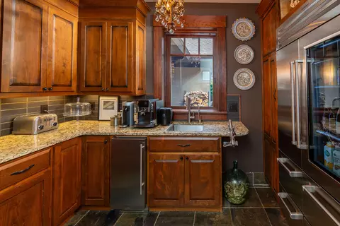 Kitchen - 20450 Arrowhead Dr, Bend, OR 97703 photo 6 of 7