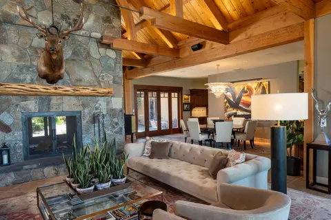 Living - 20450 Arrowhead Dr, Bend, OR 97703 photo 3 of 6