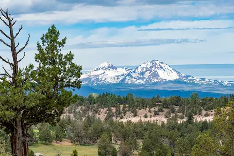 View/Area - 20450 Arrowhead Dr, Bend, OR 97703 photo 4 of 7