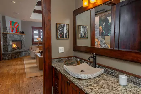 Bath - 20450 Arrowhead Dr, Bend, OR 97703 photo 1 of 9