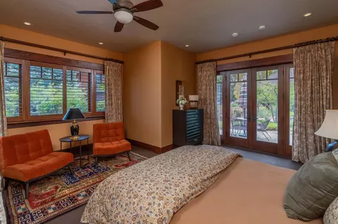 Bedroom - 20450 Arrowhead Dr, Bend, OR 97703 photo 6 of 9