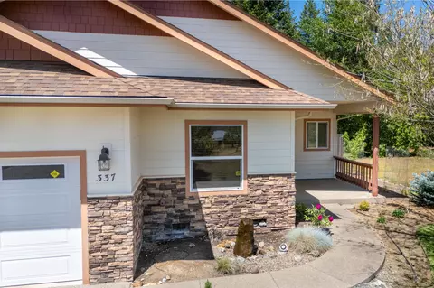 Exterior - 337 Cedar Ridge Dr, Cave Junction, OR 97523 photo 2 of 14