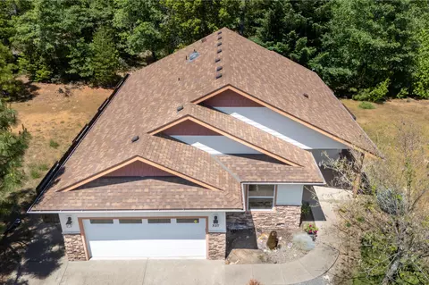 Exterior - 337 Cedar Ridge Dr, Cave Junction, OR 97523 photo 3 of 14