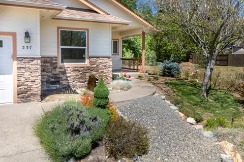 Exterior - 337 Cedar Ridge Dr, Cave Junction, OR 97523 photo 4 of 14