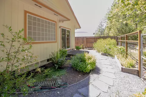 Exterior - 337 Cedar Ridge Dr, Cave Junction, OR 97523 photo 6 of 14