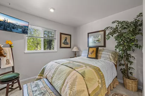 Bedroom - 60655 River Bend Dr, Bend, OR 97702 photo 4 of 7