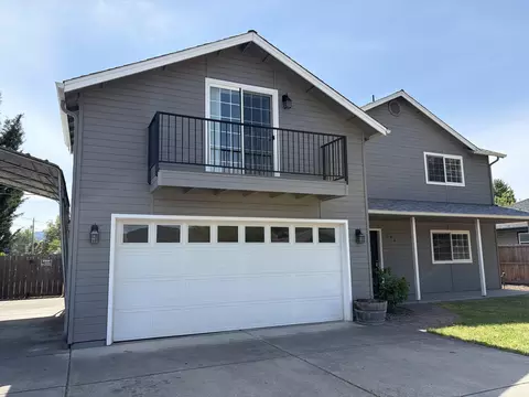 196 Nadine Ln, Central Point, OR 97502