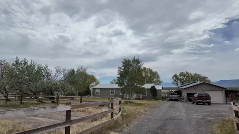 84900 Carlon Ln, Summer Lake, OR 97640
