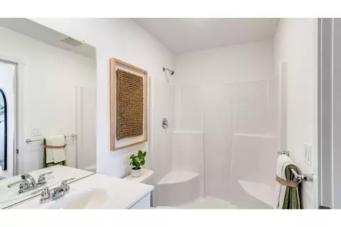 Bath - 16627 Grey Pine St, La Pine, OR 97739 photo 2 of 3