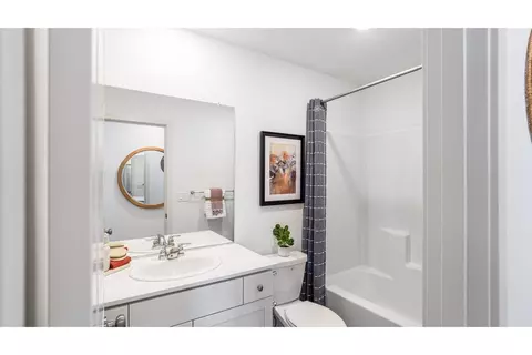 Bath - 16627 Grey Pine St, La Pine, OR 97739 photo 1 of 3