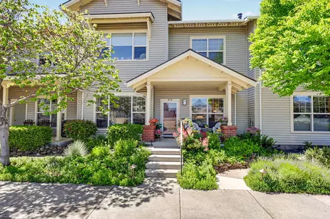 818 Pavilion Pl, Ashland, OR 97520