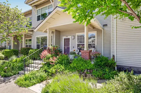 818 Pavilion Pl, Ashland, OR 97520