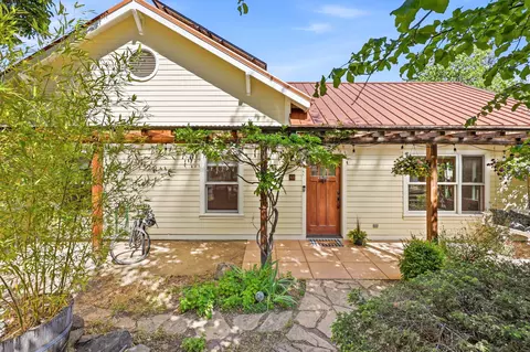 610 Beach St, Ashland, OR 97520