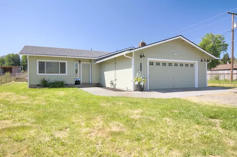 1225 SE Grandview Ave, Grants Pass, OR 97527