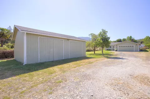 1225 SE Grandview Ave, Grants Pass, OR 97527