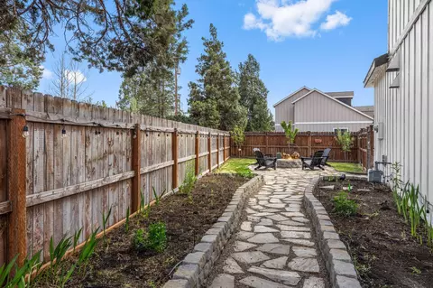 Exterior - 21336 Oconnor Way, Bend, OR 97701 photo 8 of 10