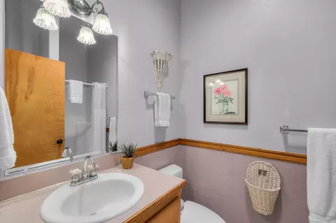 Bath - 60779 Currant Way, Bend, OR 97702 photo 5 of 5