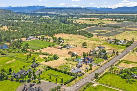 145 Highway 234, Eagle Point, OR 97524