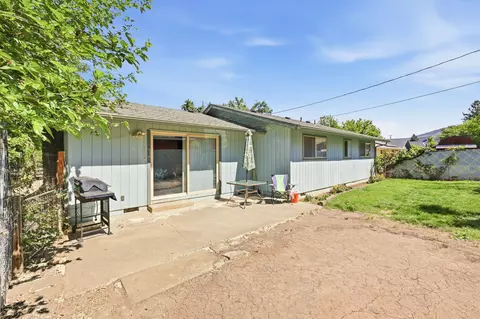 Exterior - 102 Elm St, Phoenix, OR 97535 photo 7 of 10
